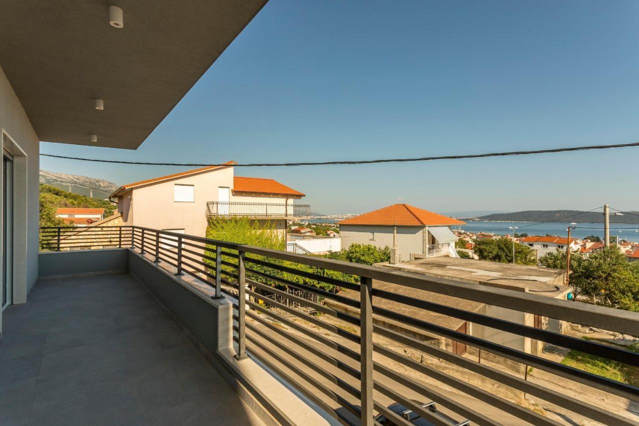 Family Friendly Apartments With A Swimming Pool Kastel Kambelovac, Kastela - 18117 Kaštela Exterior foto